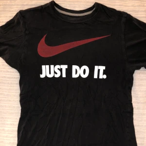 Vintage Nike T-shirt - Unik Vintage Nike ”Just do it” T-shirt från 00-tal. Strlk S