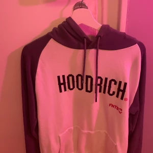 Hoodrich Hoodie - Säljer min vita hoodrich hoodie inga skador och använt ett par gånger