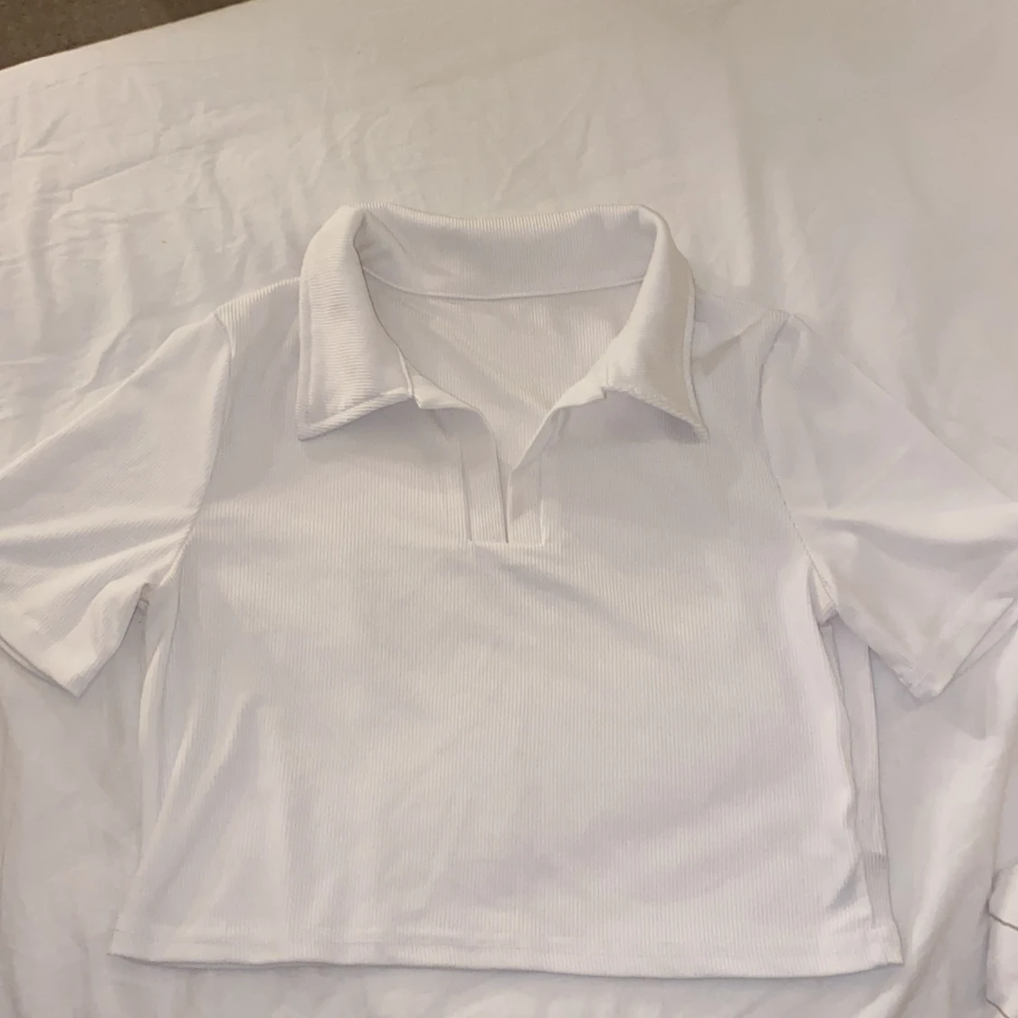 Vit kroppad t-shirt från Shein