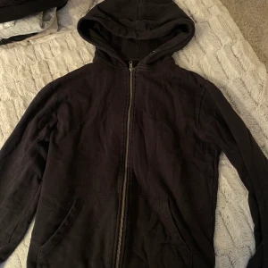 Kofta - Svart kofta, saknar snöre