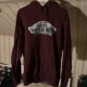 Vans hoodie - Pris går o diskutera. Köparen står för frakten. 