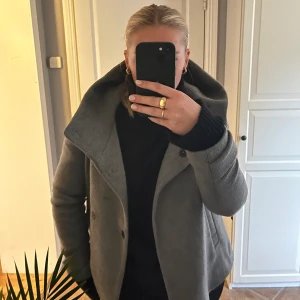 Kappa - Säljer min snygga höst och vinter kappa, säljer då den är lite liten. 300kr+frakt 