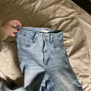 Superfina jeans från Gina tricot. Använda 1 gång -nyskick