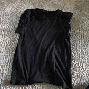 Ett linne - Ett linne med volanger 