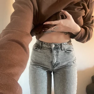 Gina byxor storlek s - Säljer mina gråa Gina byxor, sitter perfekt!!