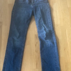 Högmidjade  jeans - Högmidjade Jeans från Zara väldigt sköna och i riktigt bra skick