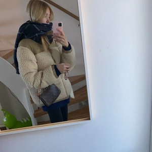 North face sherpa jacket - Använd en vinter 2021, storlek S🧡 super varm och mysig, för fler bilder närmare skriv till mig! Nypris 3000kr i north face store i stockholm
