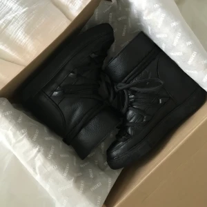 Inuikii  - Storlek 36, bra skick!