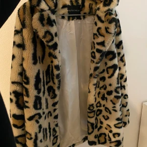 Leopard kappa - Fin leopardkappa storlek xs/s