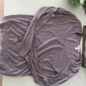 Tröja, H&M - Söt tröja från H&M!  Storlek S  Köparen står för frakten 