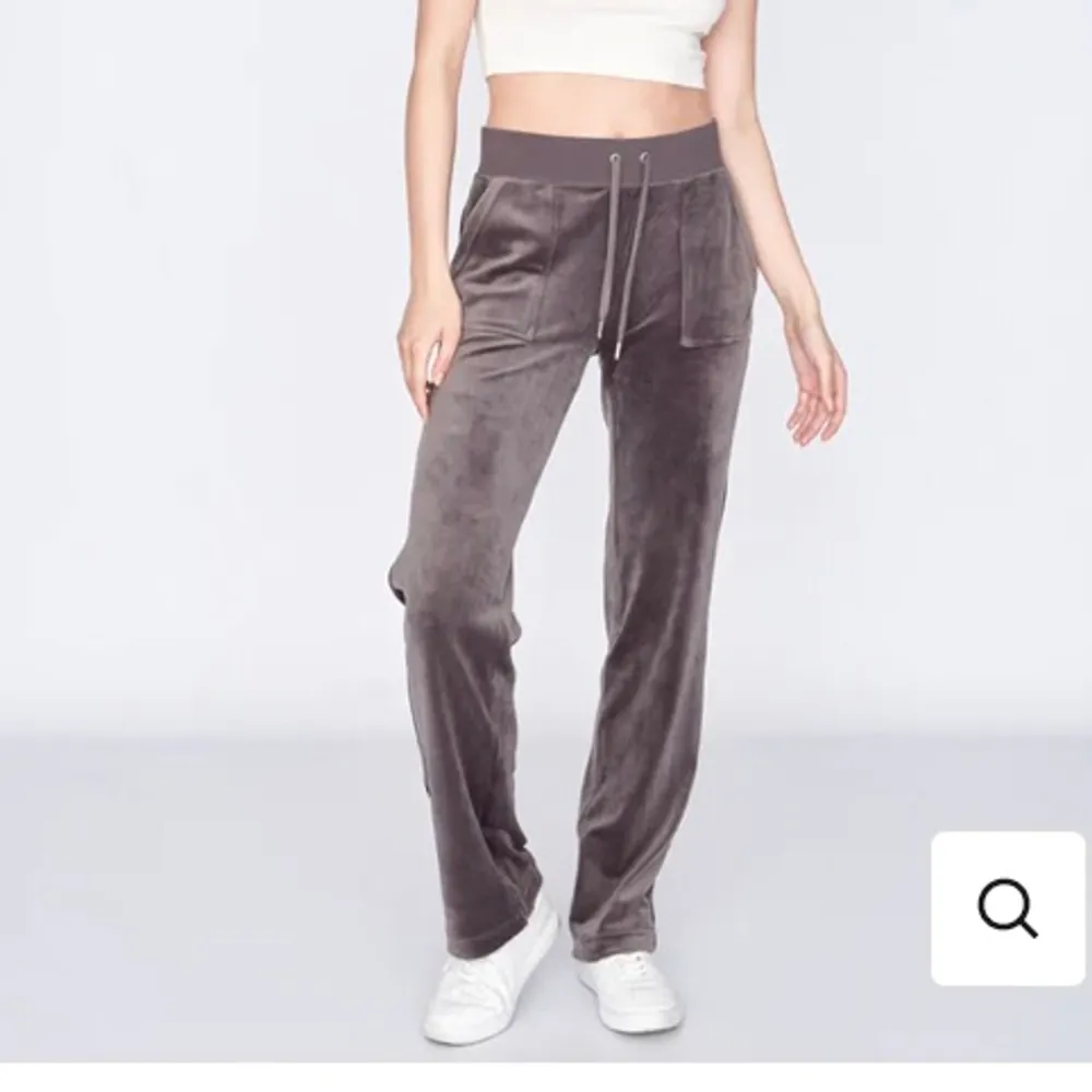 Säljer dessa byxor pågrund av att jag har  använda knappt de och de är inte långa på mig.. Jeans & Byxor.