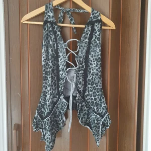 Handgjort linne/topp - Kanon fin topp som är använd 1gång. Köpt av hantverkare för ca 600kr 