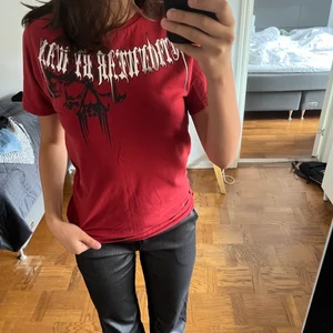 T shirt  - Köpt på plick men inte använd mycket alls, dock osäker på om jag vill sälja så skriv gärna om ni är intresserade, klicka inte på köp nu:)