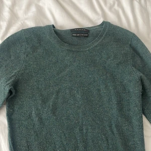 Cashmere tröja - Fin cashmere tröja från Tahari nypris 900 kr aldrig använd 