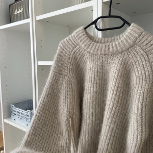 Stickad tröja  - Från HM, Stl M. Nypris 500kr 🧡