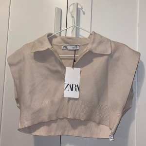 Zara topp  - Topp av ett lite tjockare material från zara!  Köparen står för frakt 