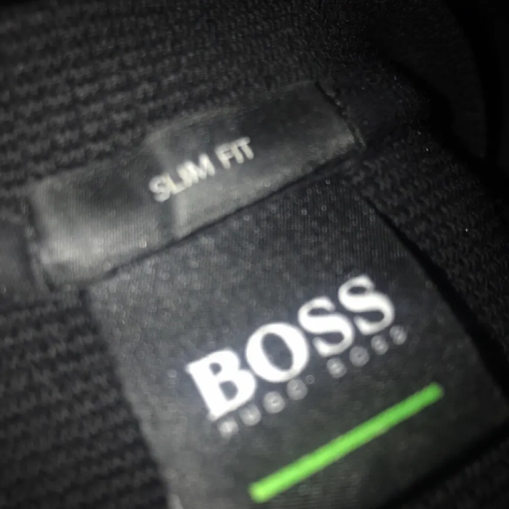 Hugo boss tröja Skick: 7/10 Storlek XL Slim Fit (sitter som L) . Tröjor & Koftor.