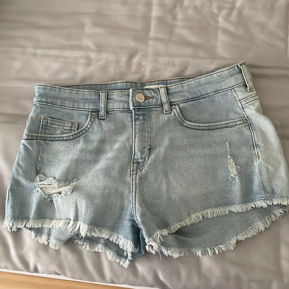 Oanvända ljusa jeans shorts från hm💗 nypris 199 kr!!. Shorts.