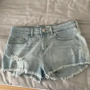 Oanvända ljusa jeans shorts från hm💗 nypris 199 kr!!