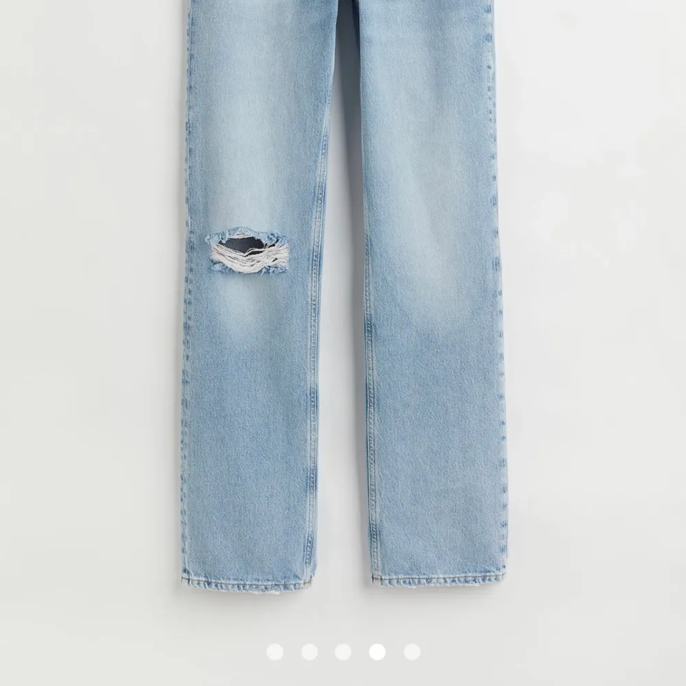 Jeans från Hm i jättebra skick🤍. Jeans & Byxor.