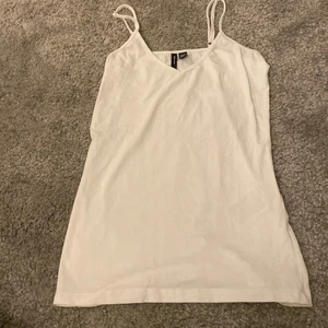 Linnen - Linnen från vero Moda, st Xs, svarta är klippt så de sitter precis nedanför naveln, ganska jämt klippt tycker jag, finns möjlighet att jag syr in Kanten och jag få extra betalt, tvättas innan de skickas, vill ha pengarna innan jag postar.