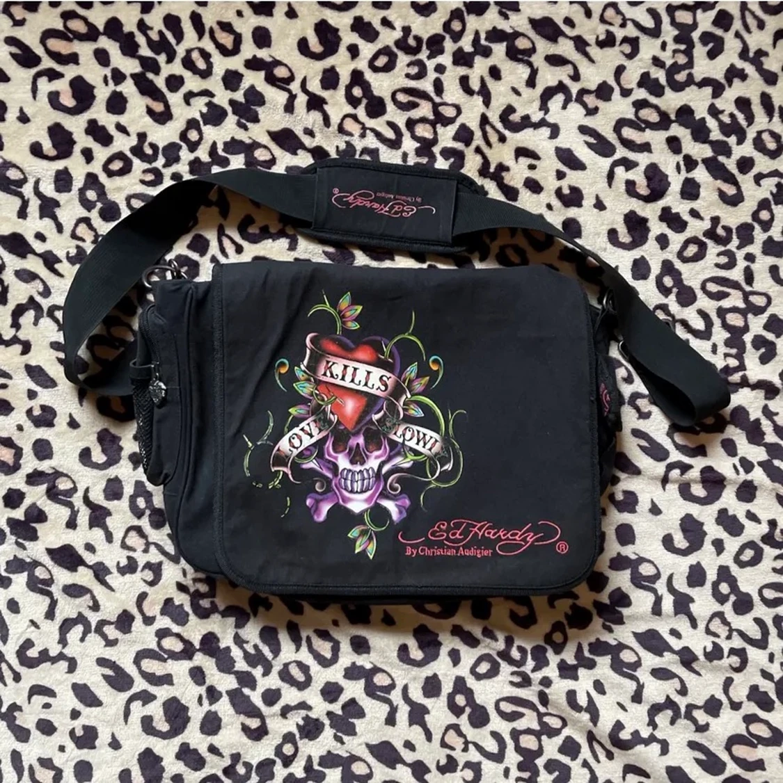 Ed hardy väska