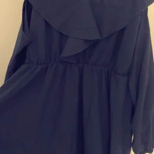 Klänning  - Klänning i storlek 2XL men mer som en XL då den är liten i storlek. Bara testad 