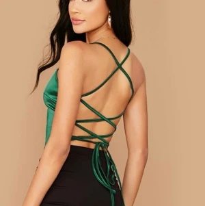 Topp med snörning - Supersöt topp med snörning i ryggen. Använd två gånger. 