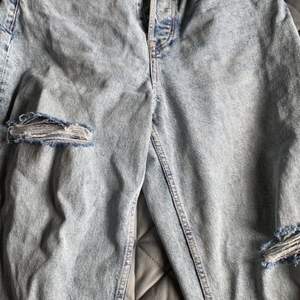 H&M jeans med storlek 38 