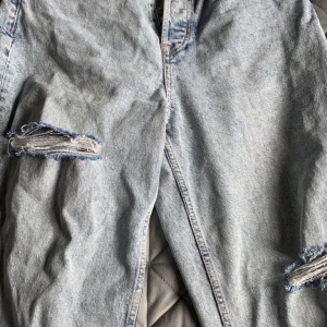 H&M Jeans storlek 38  - H&M jeans med storlek 38 