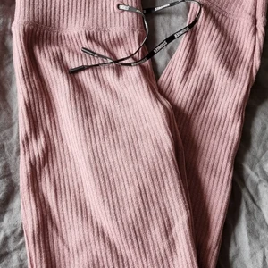 Stronger cush tights - Rosa storlek L. Något använda men är endast lite noppriga enligt bild. Slutsålda på hemsidan 