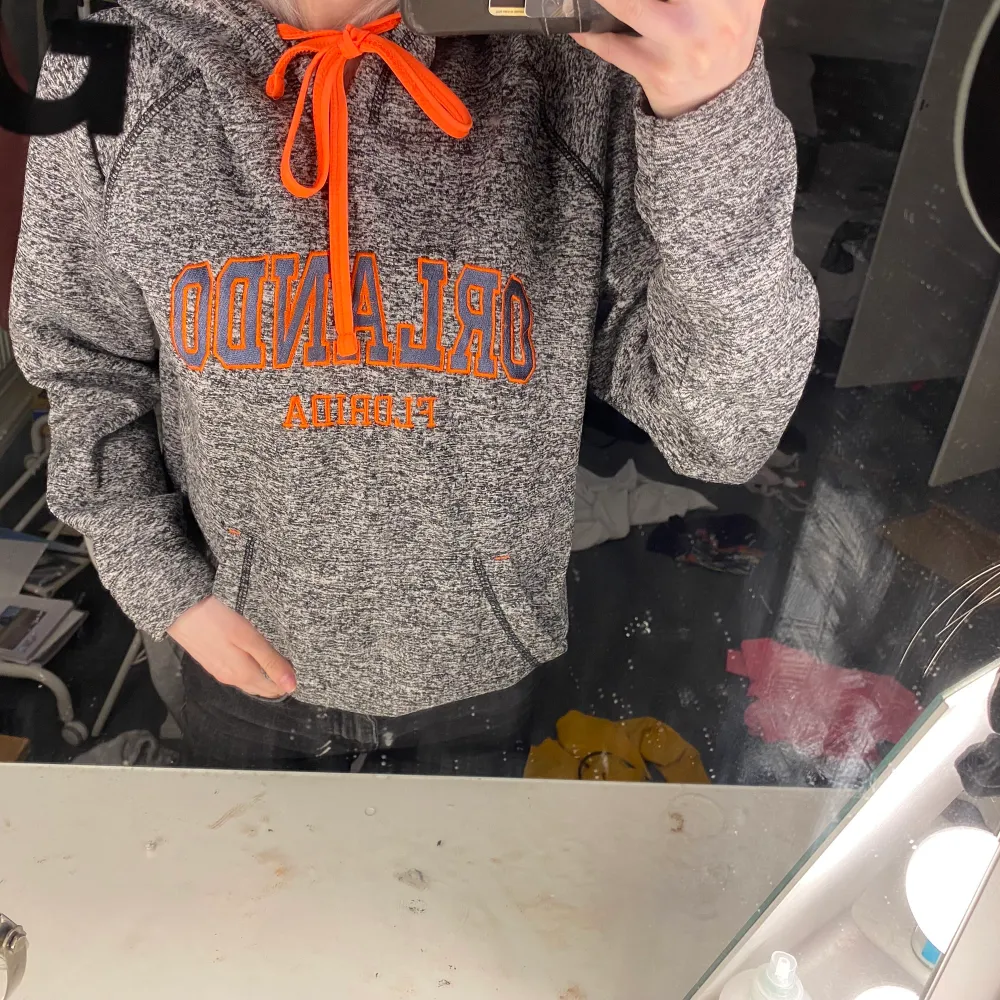 Hoodie ifrån USA bra skick aldrig använd . Hoodies.