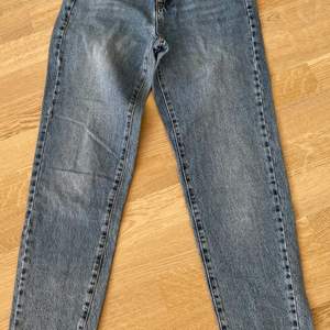 Jeans från Gina Tricot i storlek 34. Anväbda fåtal ggr. Hänger bara och tar upp en massa plats i garderoben så passa på 💜🍭💜🍭