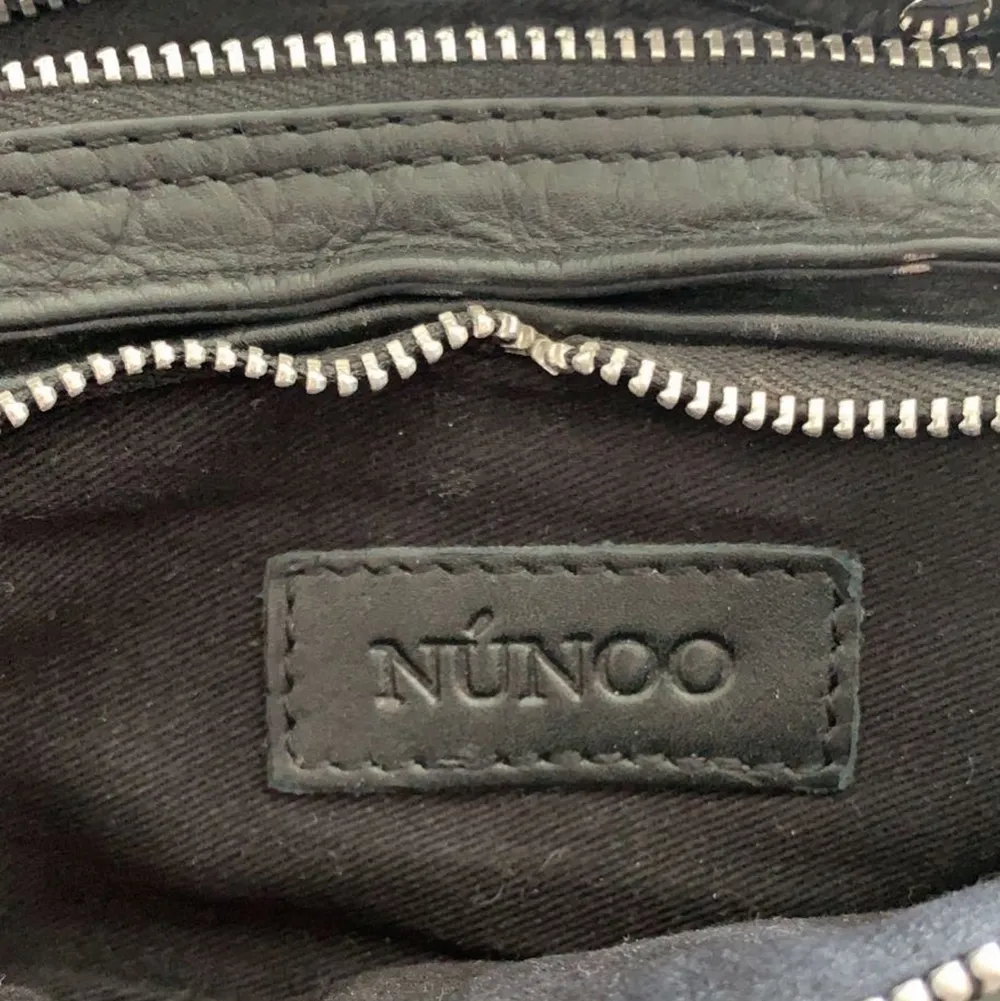 Säljer min nunoo väska då den inte kommer till användning💗 använder fåtal gånger!. Väskor.