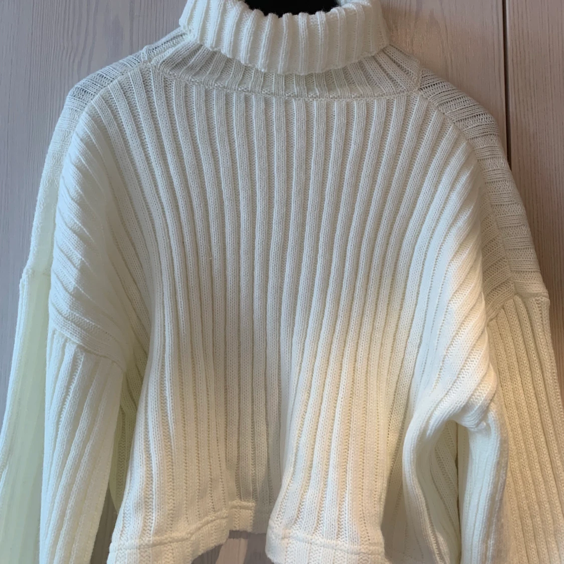 Stickad vit polo  - 90