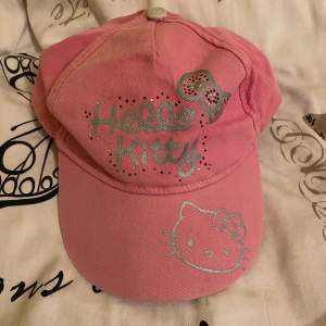 Sliten som fan tro mig men dee para knas å hello kitty verkar va lite populärt   *TRYCK INTE PÅ ”Buy” KNAPPEN* Har ingen bankid kopplad så kan ej få din betalning! 