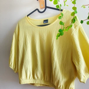 ☀️🌼Gult Set🌼☀️ - Återigen ett underbart set från Gina. Använd fåtal gånger och så jäävla snyggt på sommaren.🌼 Säljer pga vuxit ur.  Nypris : 900kr