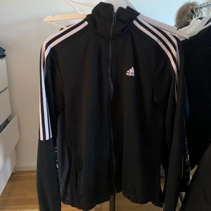 Adidas - Adidas kofta svart, Strl S