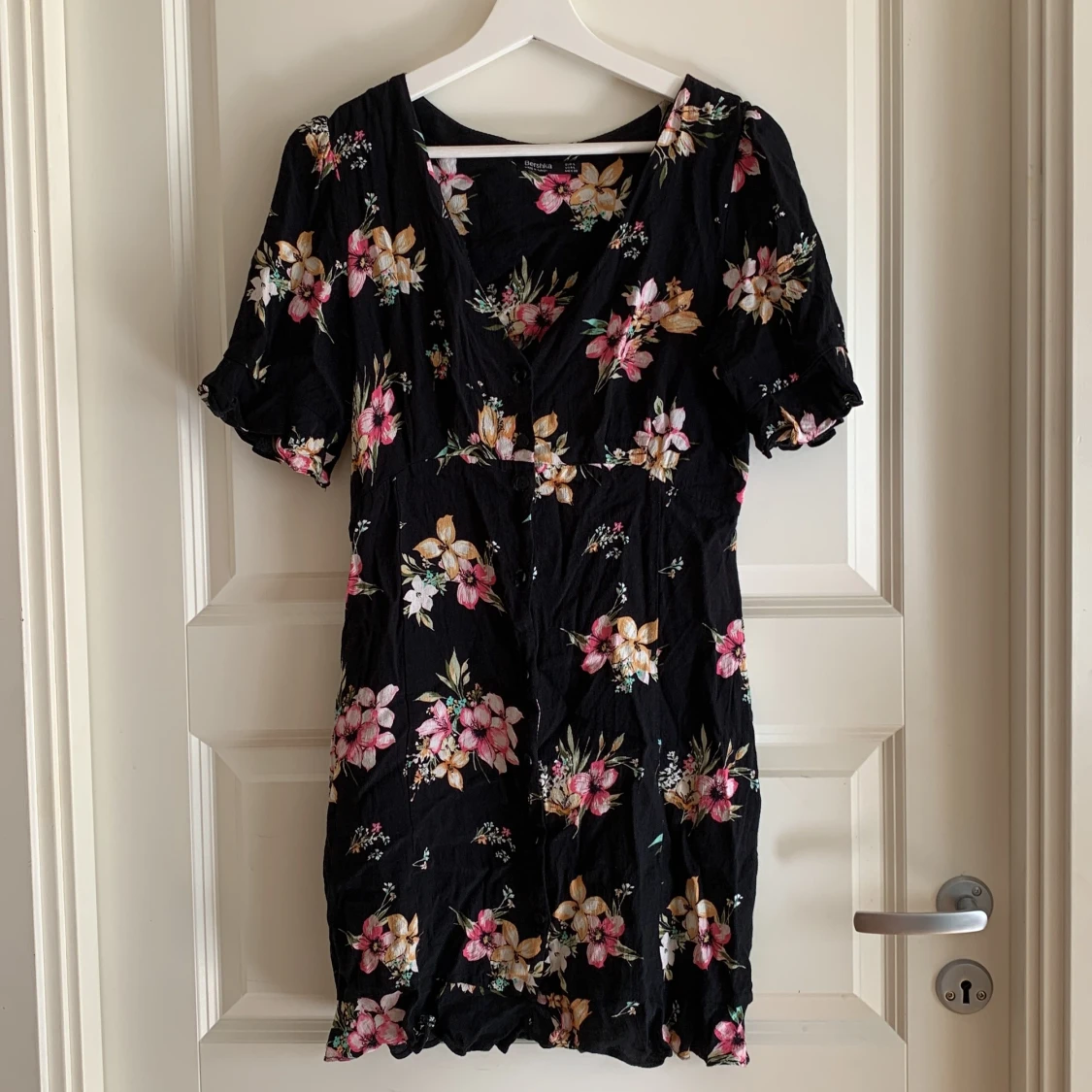 Blommig sommarklänning  - 90