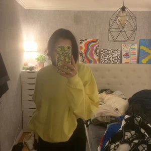 SUPERSÖT gullig gul topp!! - fett söt tjocktröja!!
