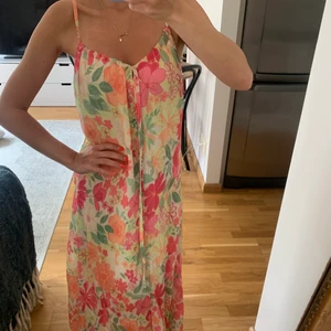 Drömmigt klänning. NAKD x Dani. Strl 36. Never used - Drömmig klänning. NAKD x Dani. Strl 36. Never used