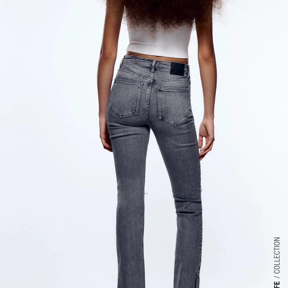Köpte dessa jeans på zara som bara inte har kommit till användning, de är så fina och väldigt bekväma!! . Jeans & Byxor.