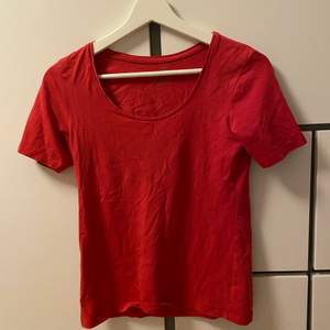 Röd Frk t-shirt, oanvänd, 25kr + frakt