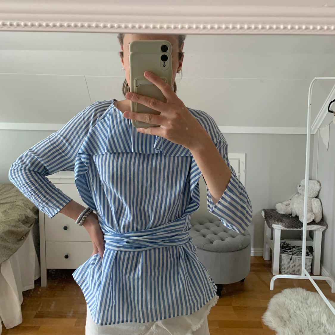 Söt tröja med volanger  - 90