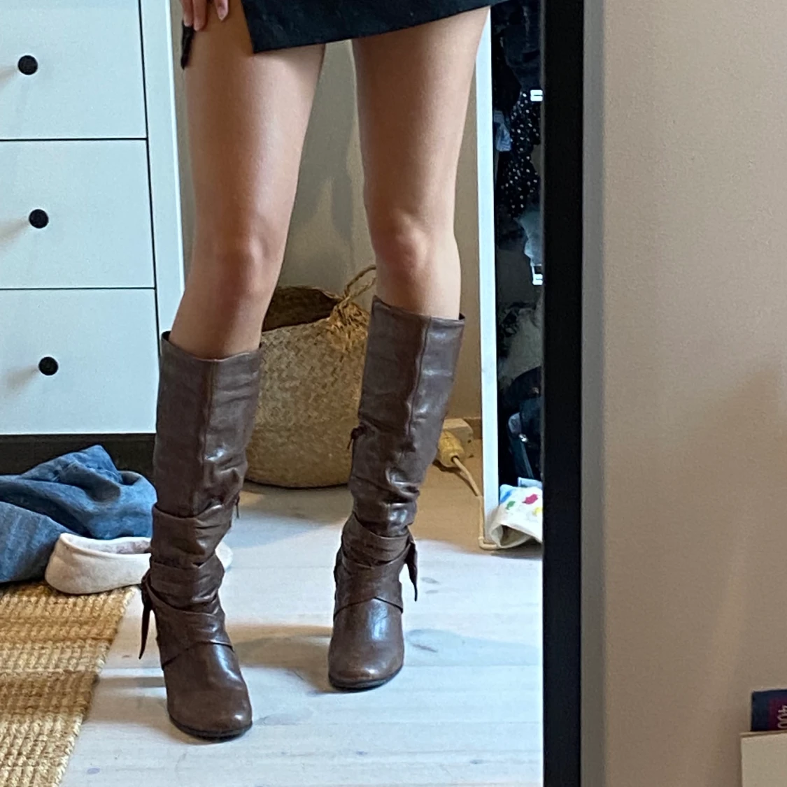 Bruna läderstövlar