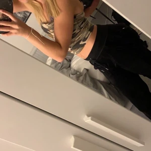 Juicy coutore set.  - Använt men inte förstört alls inga skador eller så på det. Jag är 160 och de passar bra på mig Men lite lite för långa 