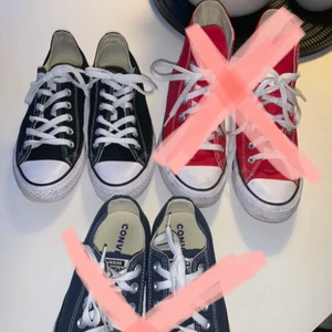 Converse skor - Storlek 38. Blåa använda få antal gånger. Svarta aldrig använda.