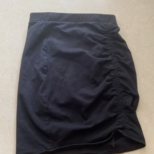 Kjol - Kjol från hm som är i bra skick och även jättefin.