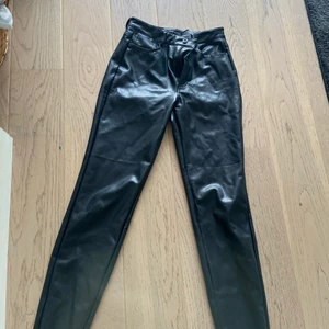 Skinbyxor  - Only   Dom är knappt andvända  