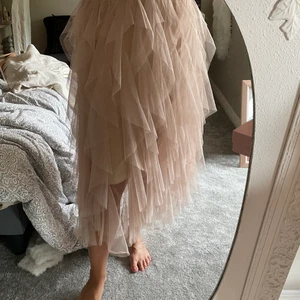 Tyllkjol - Puffig tyllkjol i en gammelrosa färg  Aldrig använd, prislapp kvar  OneSize men passar mellan XS-M 